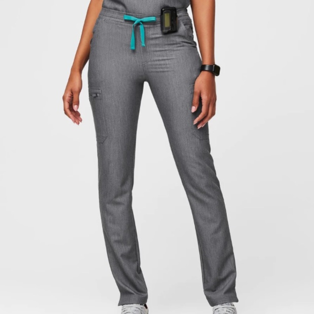 COPY - Graphite Yola - Skinny Scrub Pants
M - Graphite. Great condition